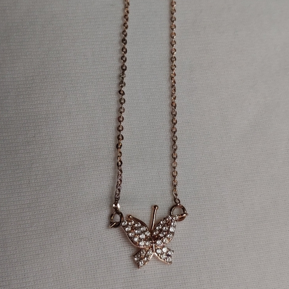 Pretty Rose Gold Rhinestone Butterfly Necklace!!! - Picture 1 of 8